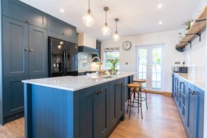 Fridge, dishwasher, electric kettle, toaster - Chyvounder (St. Agnes)