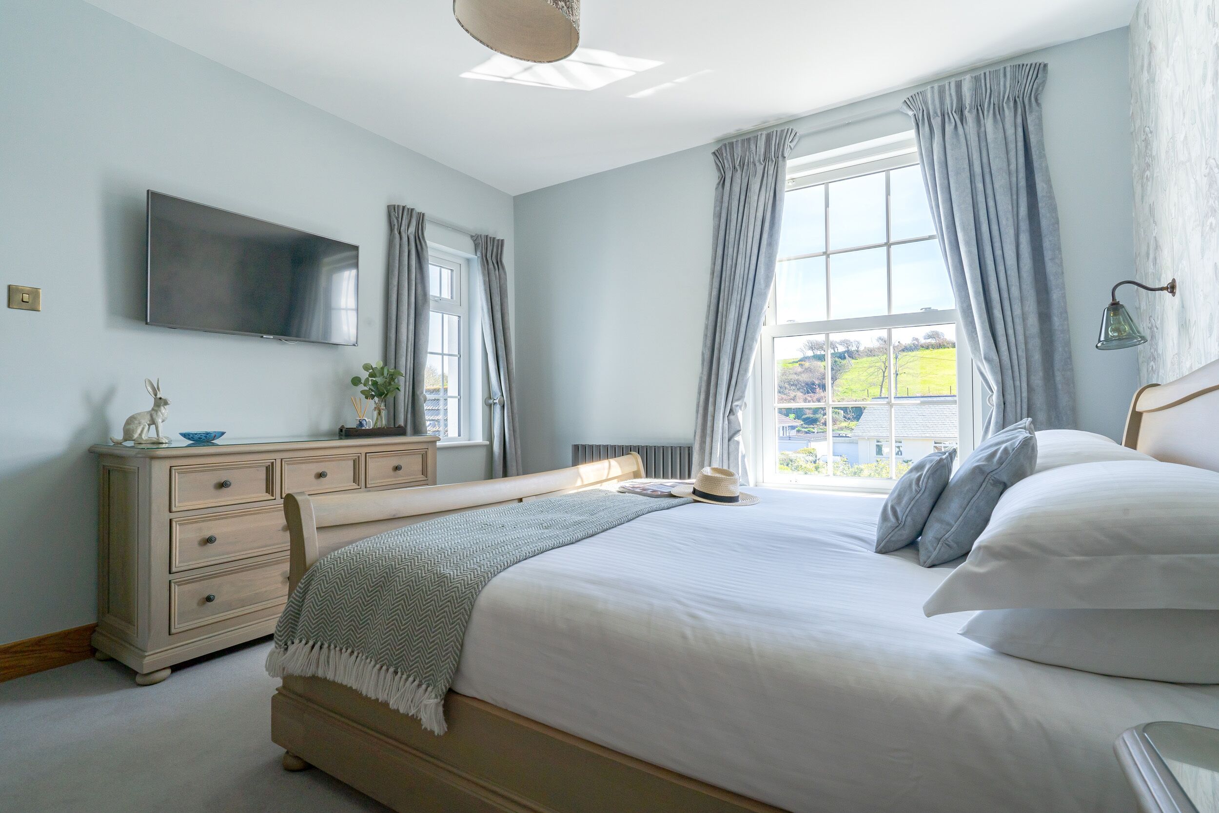 6 bedrooms, individually decorated, individually furnished, free WiFi