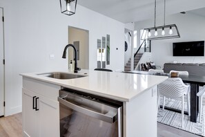 Fridge, microwave, oven, stovetop - Brand new modern home with hot tub  (Cedar City)