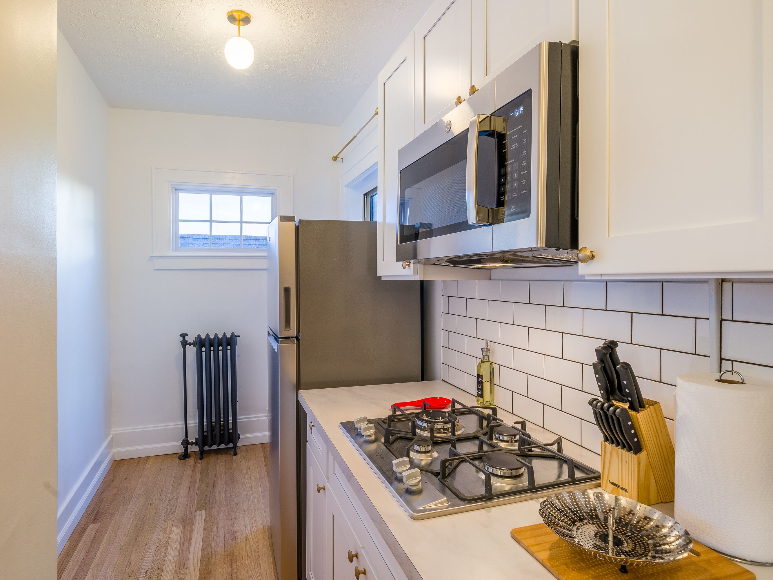 Alexander 1Bd in HistoricBlding+Bars+DT+WorkDesk