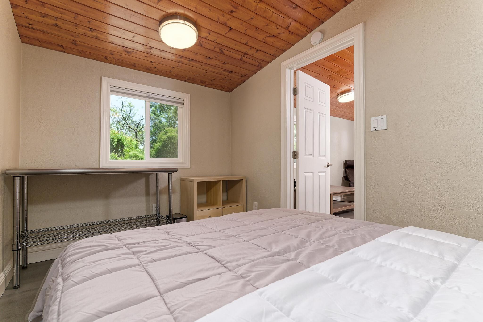 4 bedrooms, in-room safe, desk, iron/ironing board