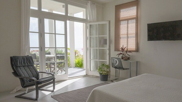 Individually decorated, individually furnished, desk, laptop workspace - Whale Tails Island Suites & Villas (Oranjestad)