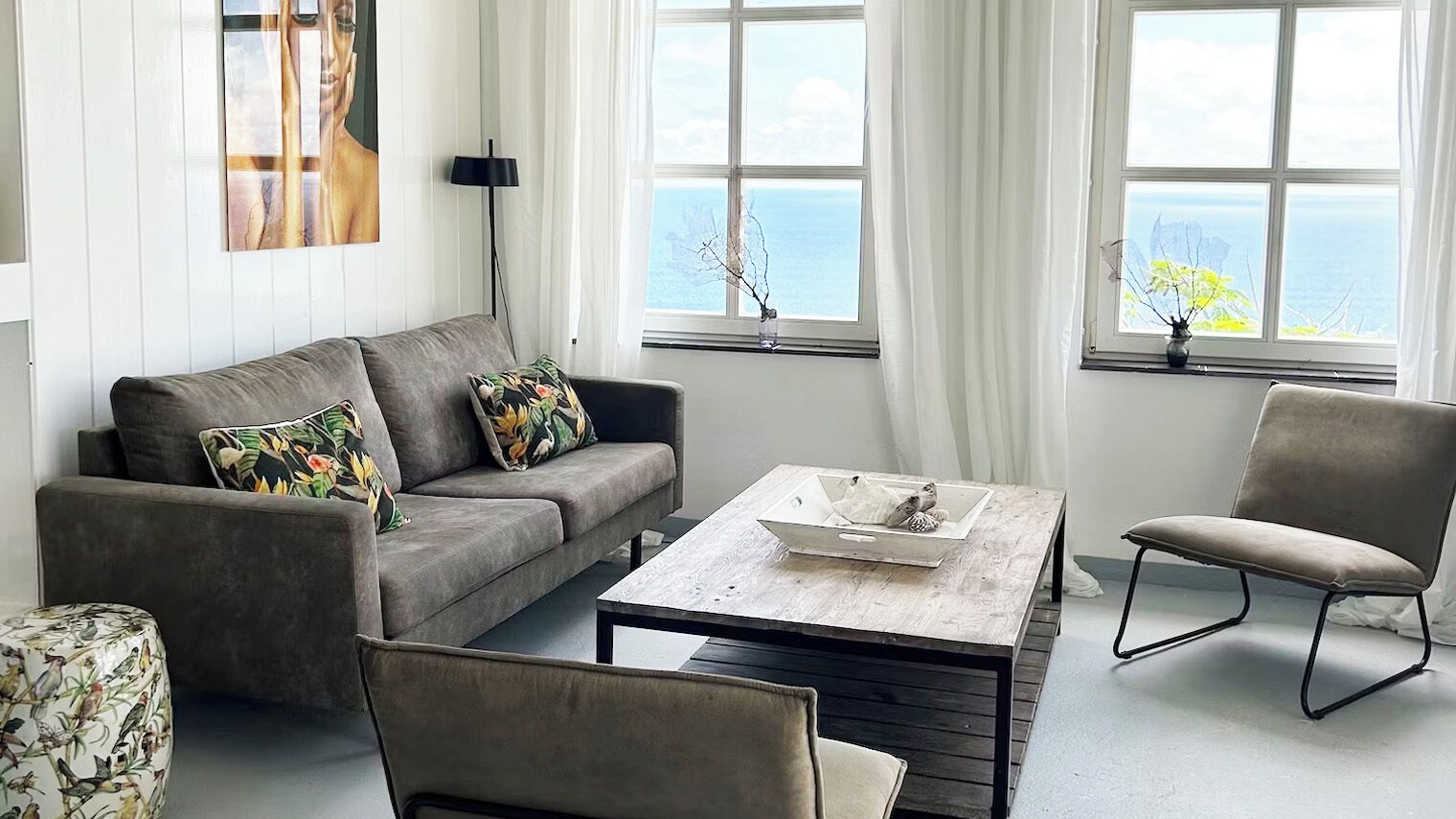 Comfort Suite | Living area | 32-inch LED TV with digital channels, TV, Netflix