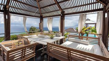 Superior Villa | Terrace/patio