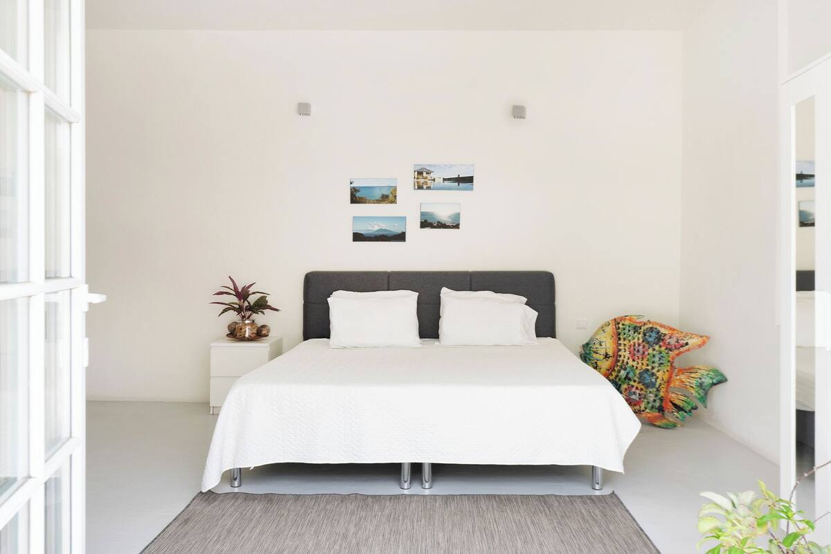 1 bedroom, premium bedding, Select Comfort beds, iron/ironing board