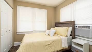 3 slaapkamers, een strijkplank/strijkijzer, wifi, beddengoed