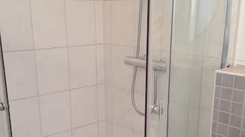 Basic Double Room, Non Smoking | Bathroom