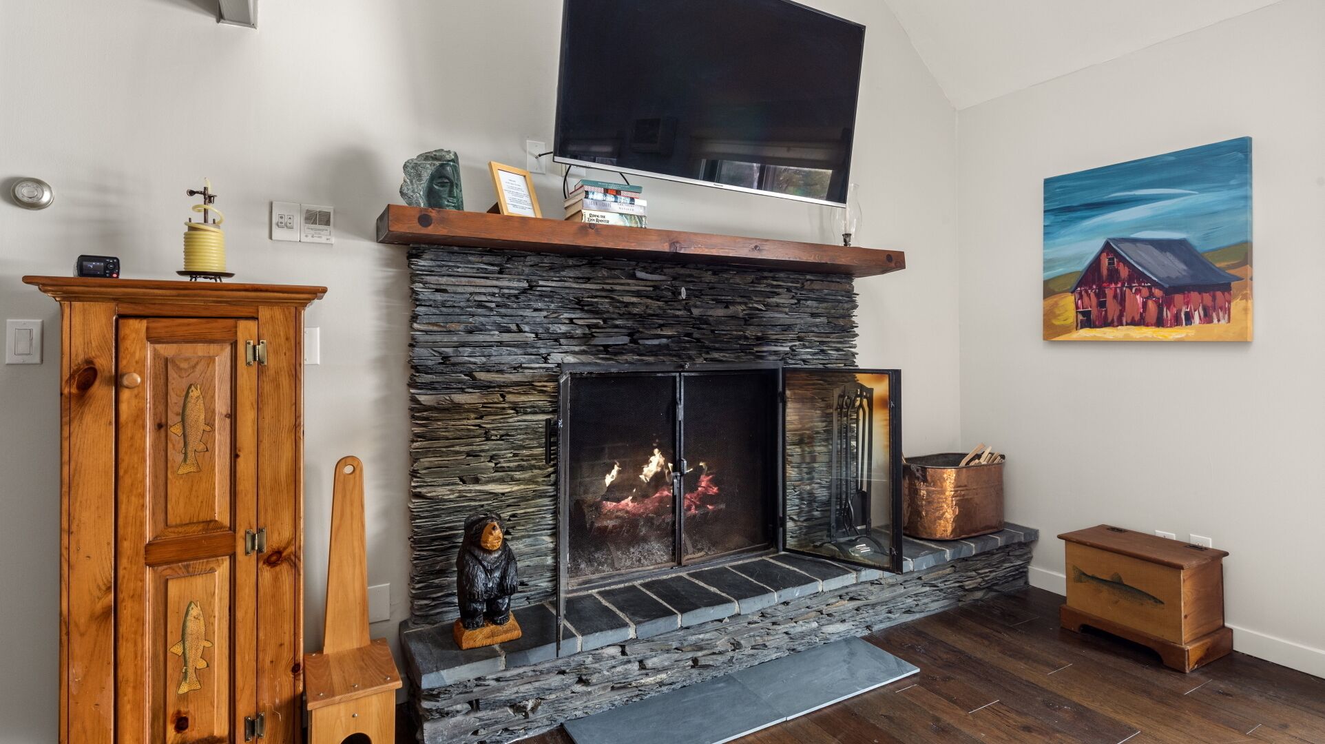 Updated Stonybrook 3 Bedroom Townhouse, walk to Rec Path, Restaurants & Shops