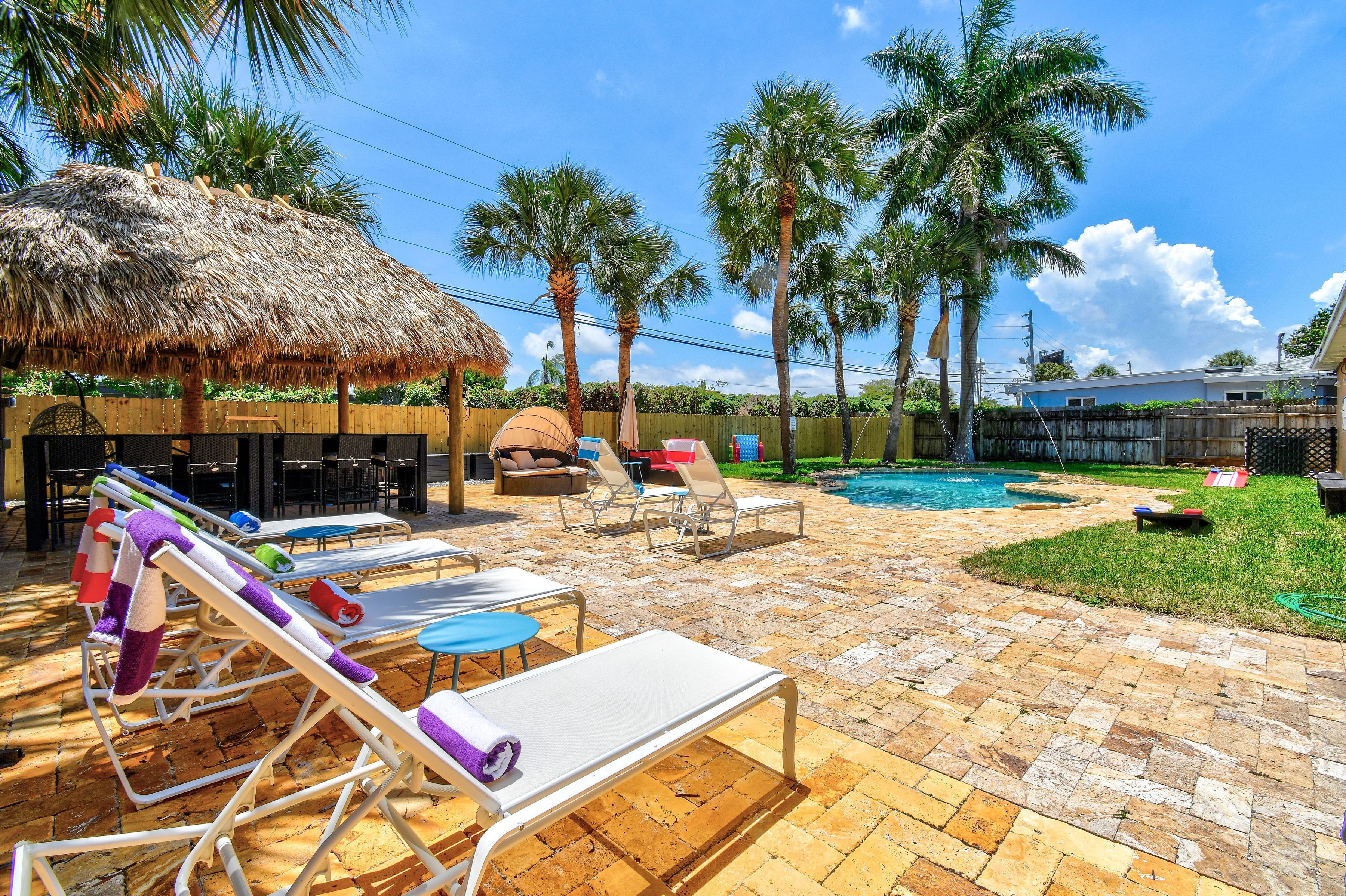 ★Beach Oasis | Tiki Cabana | Heated Pool | Cozy