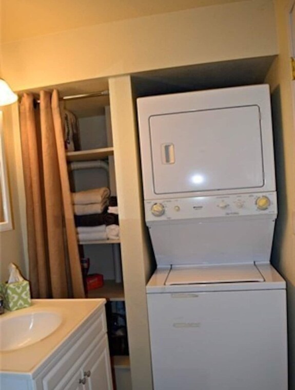 Quaint Sammamish Bungalow - Redmond, WA