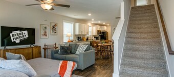 Franklin Haven by Johnathan (1010 Franklin, #A)