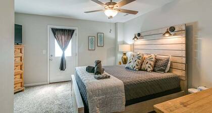 Franklin Haven by Johnathan (1010 Franklin, #B)