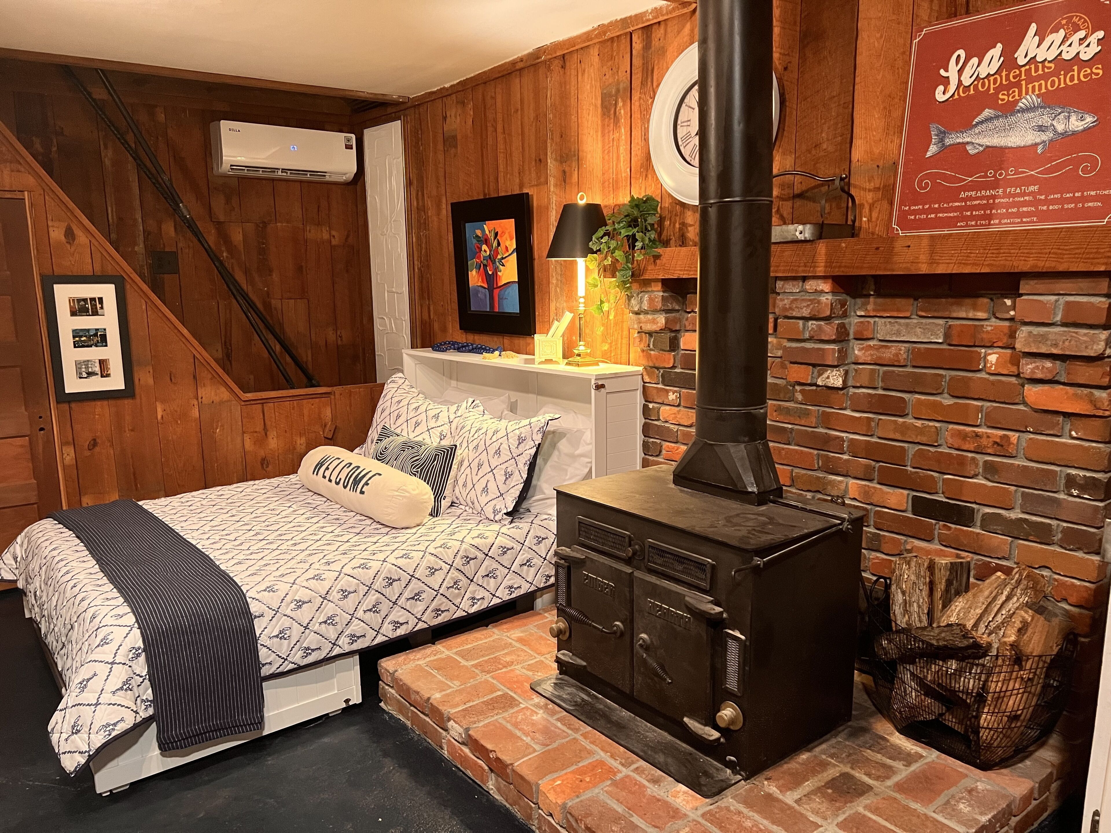 Newly renovated cottage close to waterfront and boat ramps