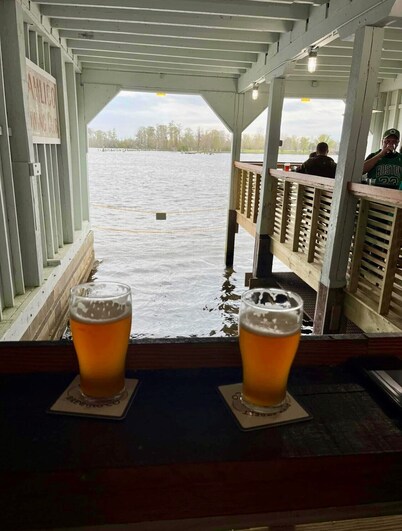 Newly renovated cottage close to waterfront and boat ramps