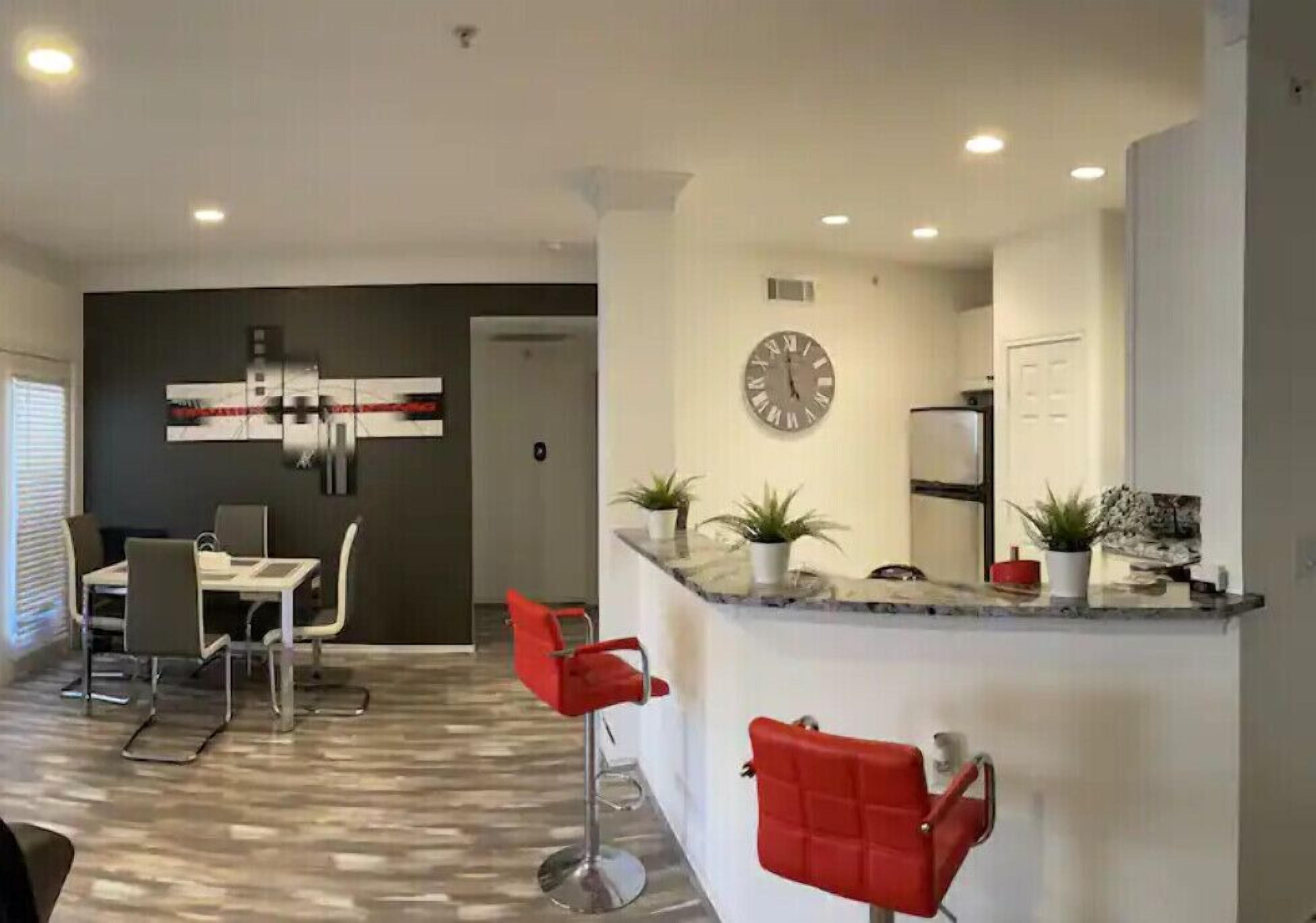 Cozy Apartment No Cleaning Fee in Uptown Houston