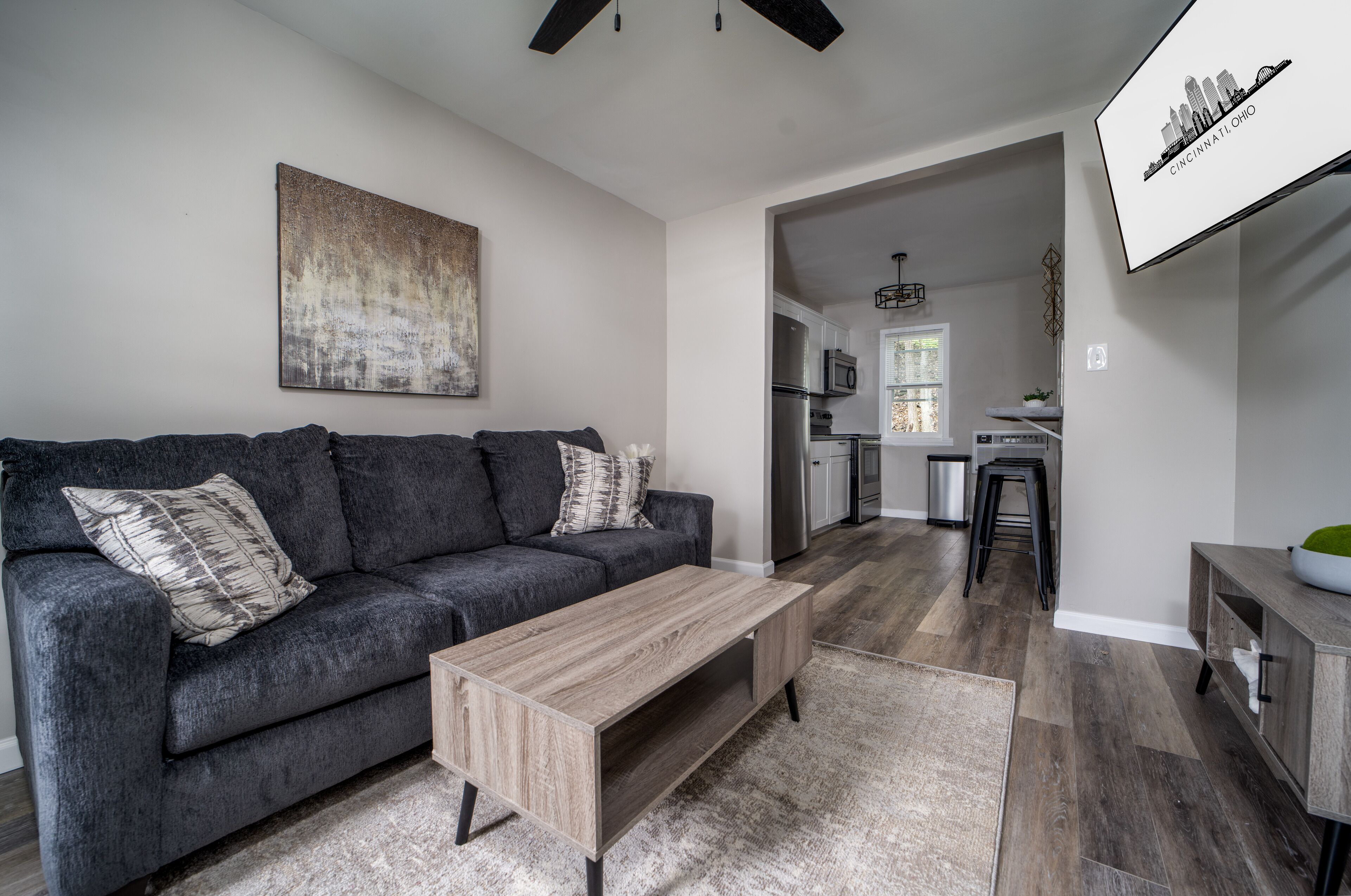 Fully Renovated Tiny Gem ~ Mins to Downtown ~ Yard