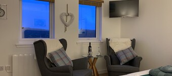 Cruachan Cabin. Modern styled cabin for 2  located 7 miles from Portree