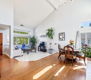 TV, fireplace - Resort-style in WINE country btw Napa & San Francisco (Vallejo)