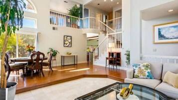 Télévision, cheminée