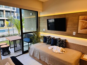 Family Room | 1 bedroom, pillowtop beds, blackout drapes, free WiFi - Makia Slin Muro Alto - Flat Térreo Garden (Ipojuca)
