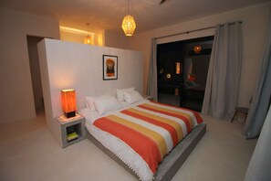 5 bedrooms, free WiFi, bed sheets - Ocean Front, Retreat house w/private pool/hot tub-5min from the beach (Todos Santos)