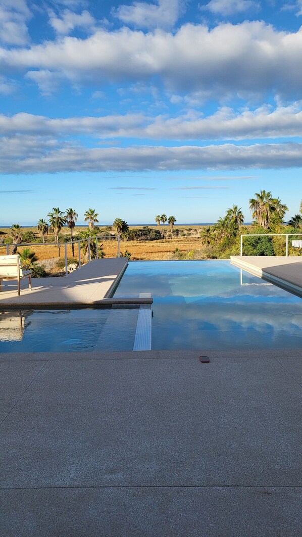 Außenpool, Infinity-Pool