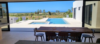 Ocean Front, Retreat house w/private pool/hot tub-5min from the beach