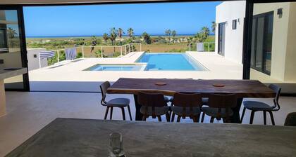 Ocean Front, Retreat house w/private pool/hot tub-5min from the beach