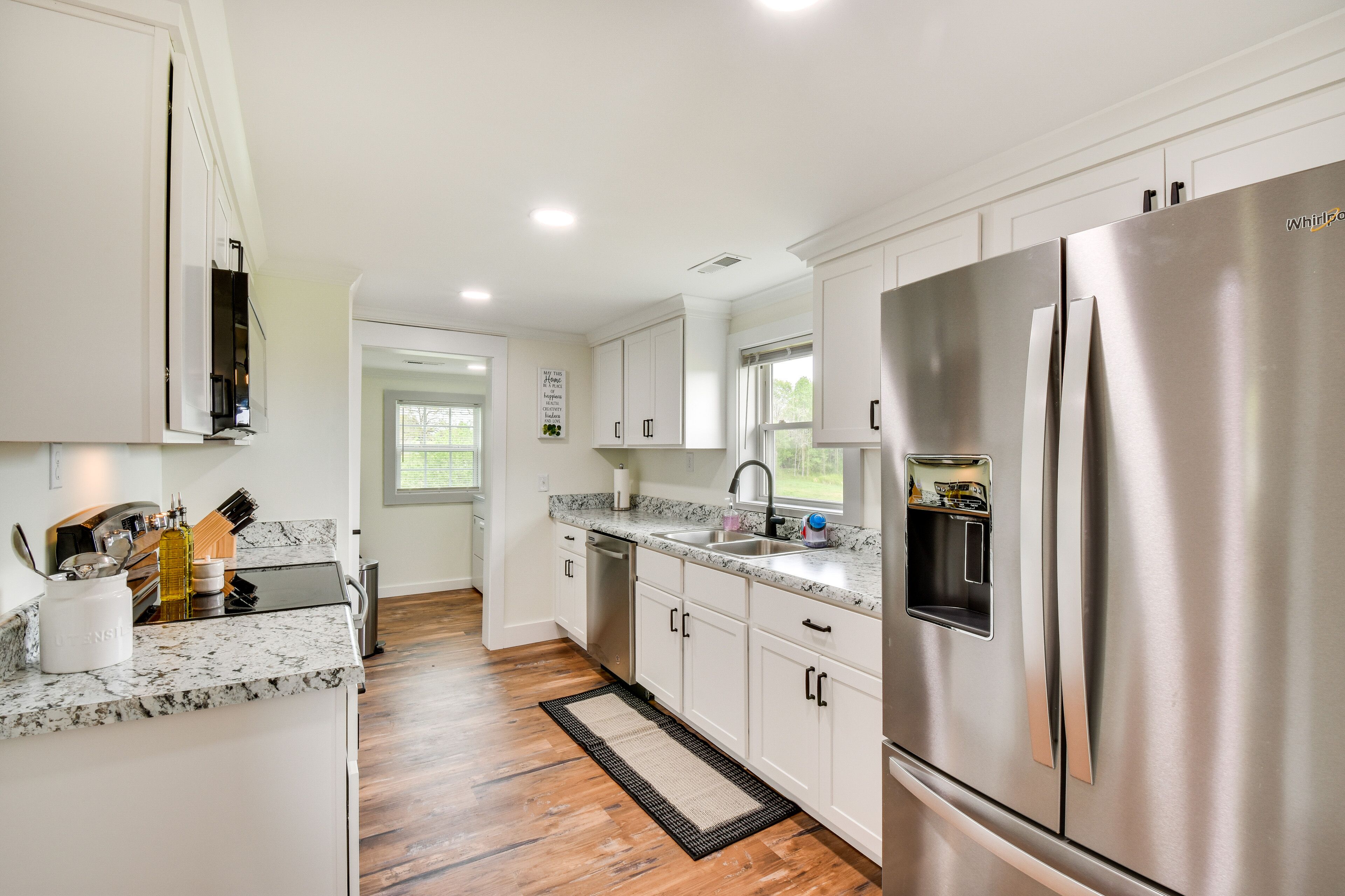 Cozy Fair Play Home w/ Deck 4 Mi to Lake Hartwell!