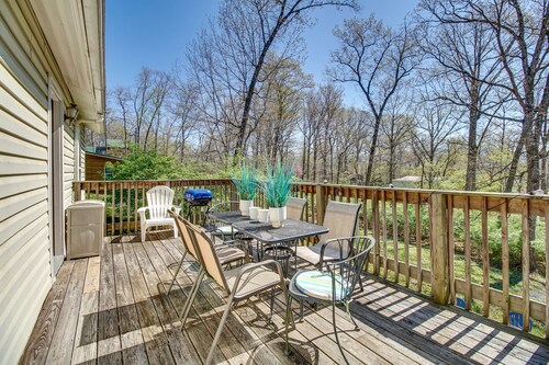 Walk to Shenandoah River: Homey Luray Cabin