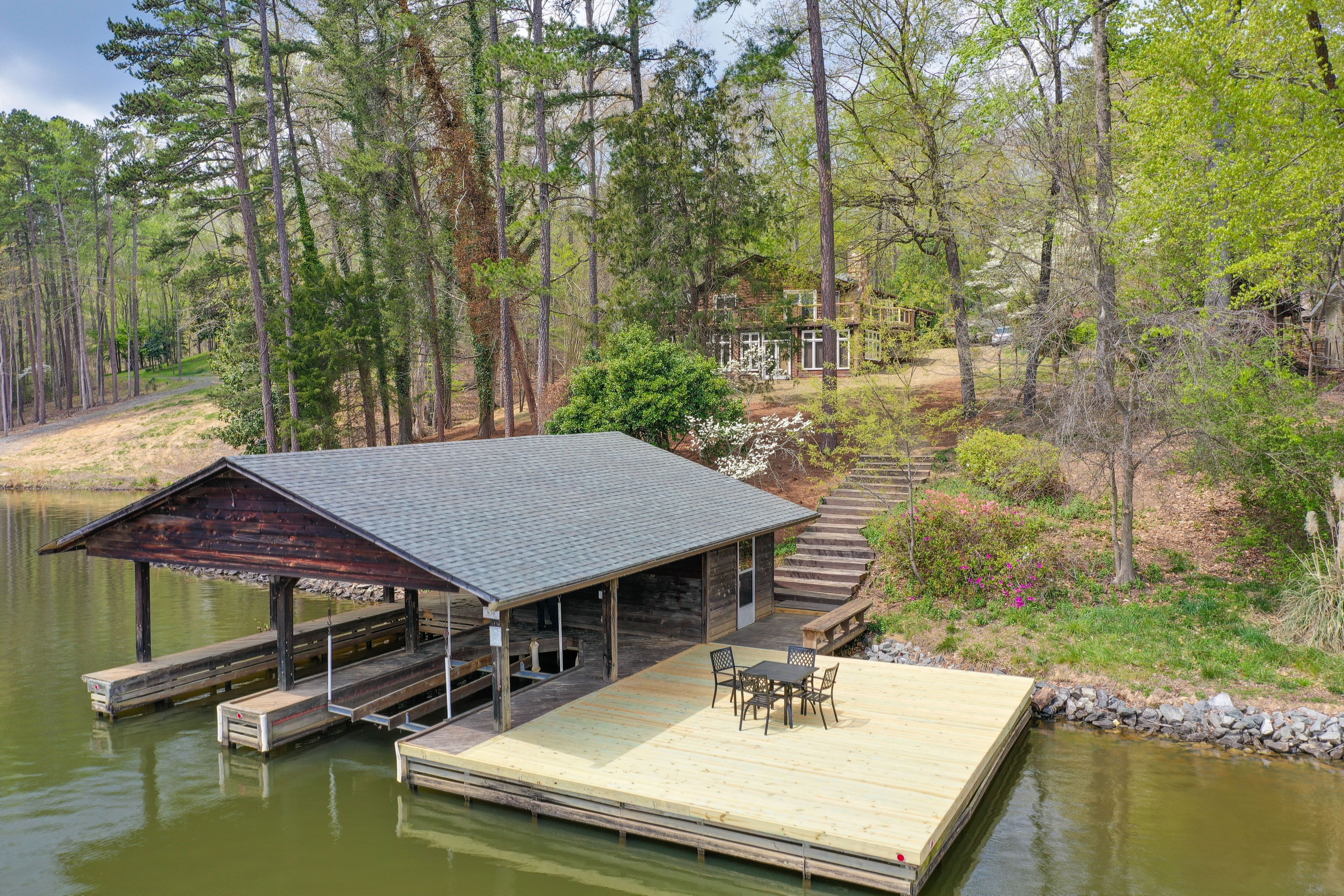 Spacious Waterfront Hyco Lake Retreat w/ Dock!