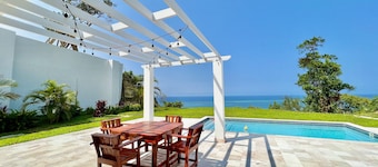 Casa MoJo @Coral Views, French Harbour