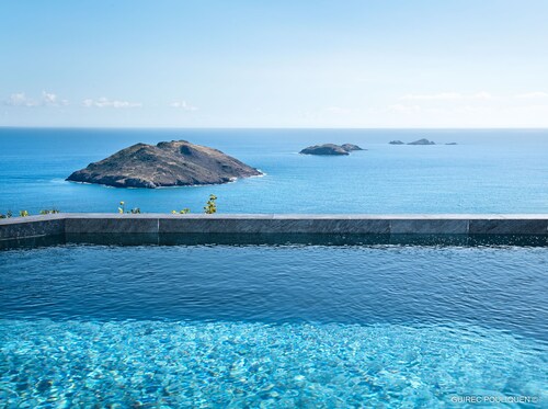 Villa 360° View on Colombier Hill