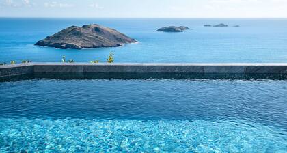 Villa 360° View on Colombier Hill