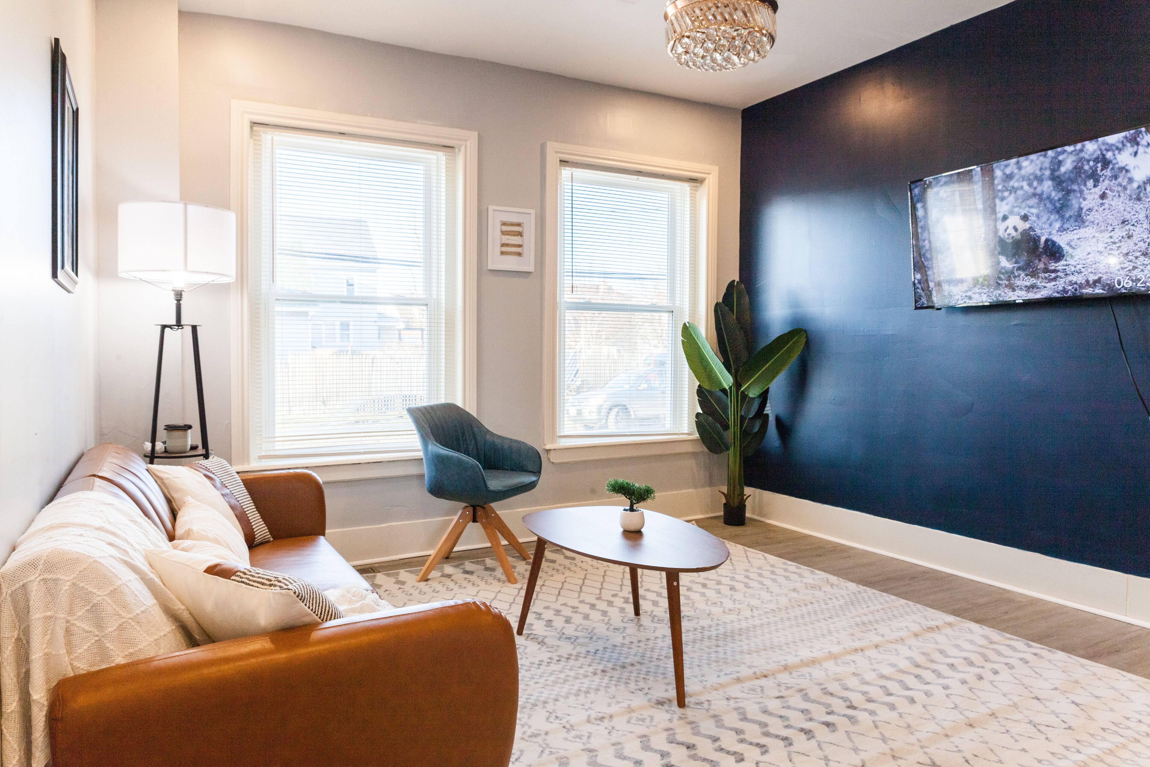 Spacious 2Bd close to Mercy+FastWifi+Modern+Tesla