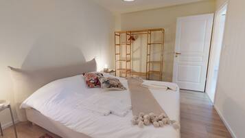 2 slaapkamers, een strijkplank/strijkijzer, gratis wifi, beddengoed