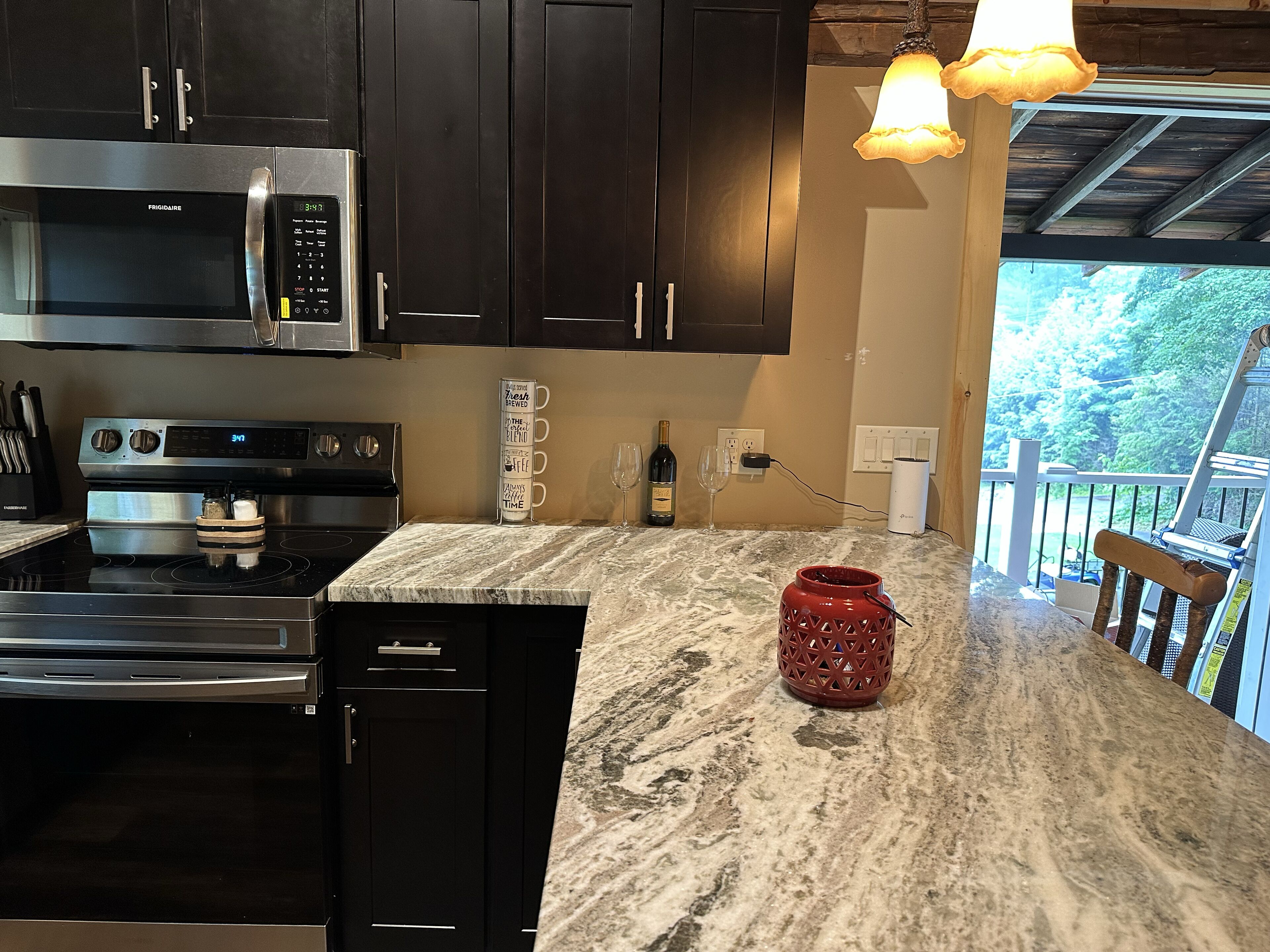 Recently renovated, country setting, short walk to town and beach