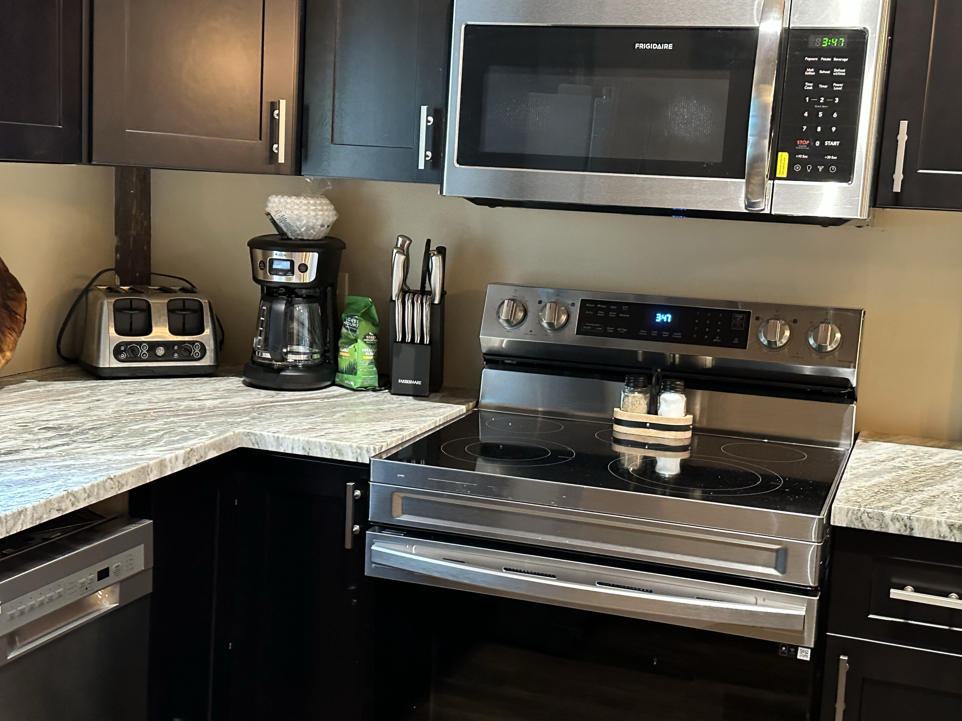 Recently renovated, country setting, short walk to town and beach