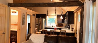 Recently renovated, country setting, short walk to town and beach