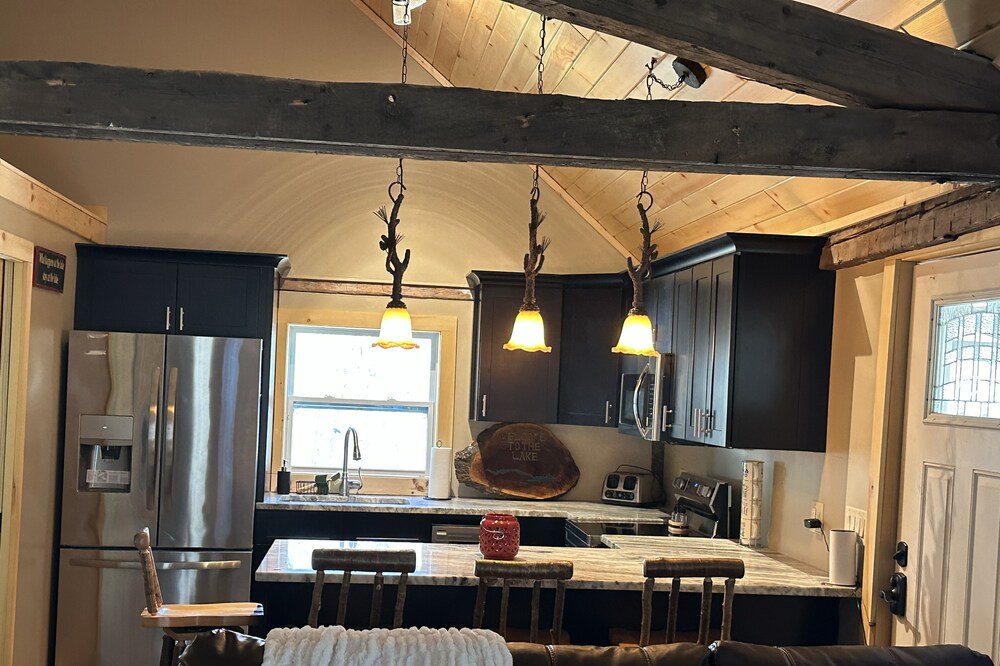 Recently renovated, country setting, short walk to town and beach