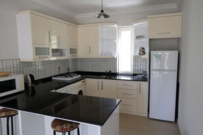 Familienvilla | Eigene Küche | Wasserkocher, Hochstuhl, Reinigungsartikel