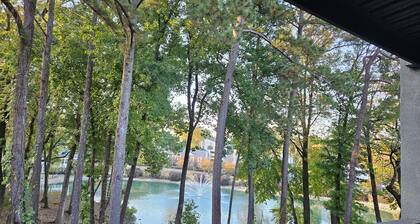 The perfect Getaway, free parking, 5 min walking to Truist park and Roxy