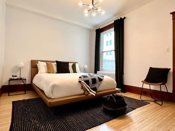 4 bedrooms, desk, iron/ironing board, WiFi