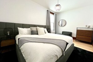 4 habitaciones, escritorio, tabla de planchar con plancha y wifi 