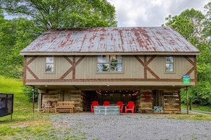 บ้านพัก, หลายเตียง (Barn at Buckhorn #2109) | บริเวณภายนอก
