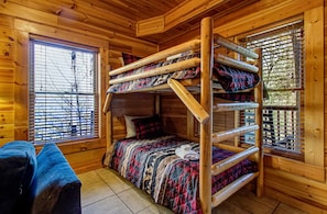 House, Berbilang Katil (Black Beary Lodge #423) | 4 bilik tidur 