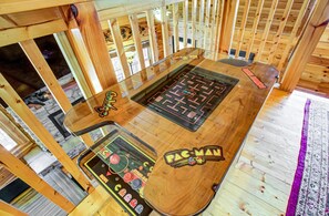 Maison, plusieurs lits (Black Beary Lodge #423) | Salle de jeux