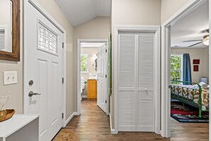 House, 1 Queen Bed (Creekside Hideaway #102) - Creekside Hideaway #102 (Sevierville)