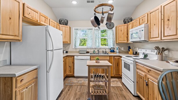 House, 1 Queen Bed (Creekside Hideaway #102) | Private kitchen - Creekside Hideaway #102 (Sevierville)