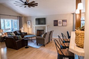 Smart TV, fireplace